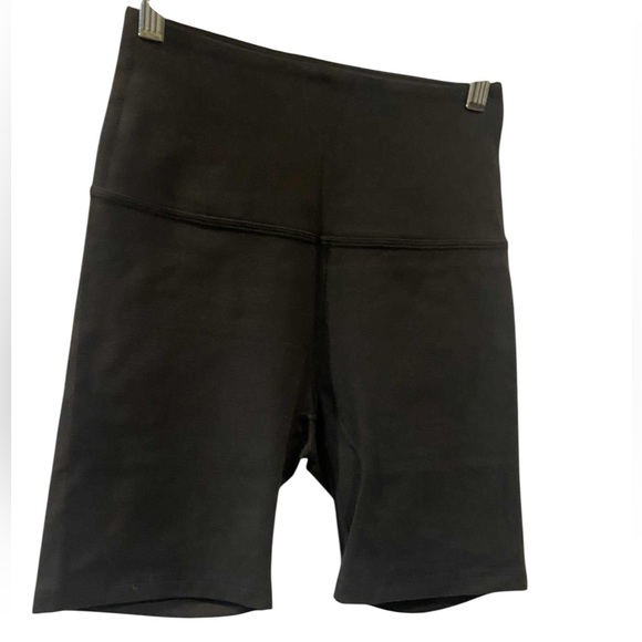 NWT Beyond yoga shorts BLACK Size: M - Picture 1 of 5